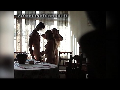 ❤️ Секс друзья приглашают гигантского мужика и втроем с ним ❤️ Анальное видео у нас