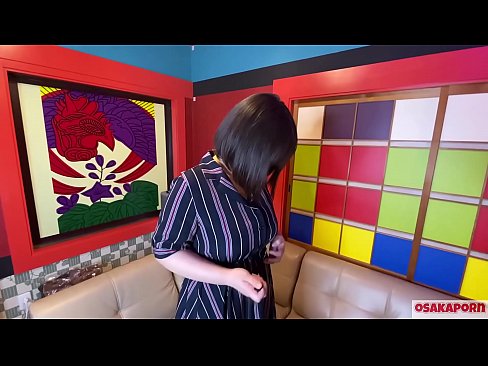 ❤️ Японская милашка с большими сиськами мастурбирует с секс игрушками и получает оргазм. Она говорит в интервью о своем опыте ебать. Огромные сиськи и волосатая киска громко стонут. Osakaporn ❤️ Анальное видео у нас